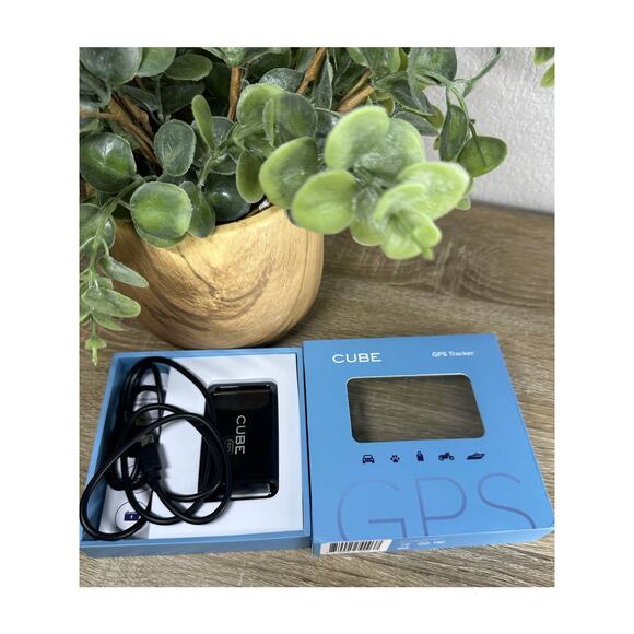 Cube GPS Tracker for Vehicles, Kids, Dogs - New - Picture 1 of 2